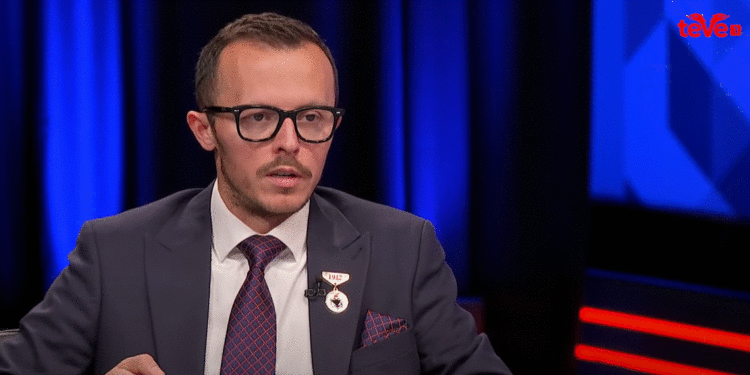 Abdullahu: Isa Boletini nuk mbërriti me vonesë në Vlorë, kuvendi u mbajt me urgjencë