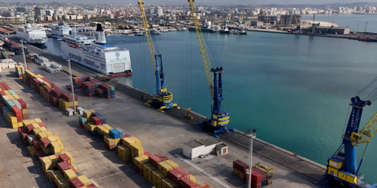 Shqipëri: Sekuestrohen kontejnerët me mbetje që dyshohet të jenë toksike