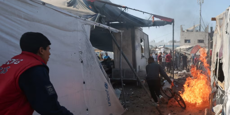 Të paktën 16 të vrarë nga sulmet izraelite në Gazë