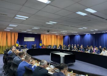 AKK: Në vitin 2025, më pak mjete financiare për komunat në përqindje në raport me nivelin qendror