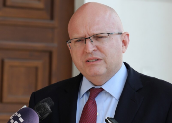 Riker: Mbyllni procesin e dialogut dhe zgjidhni problemet