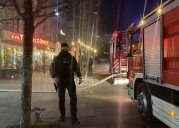 Shpërthim në një lokal në qendër të Prishtinës, zjarrfikësit në vendin e ngjarjes