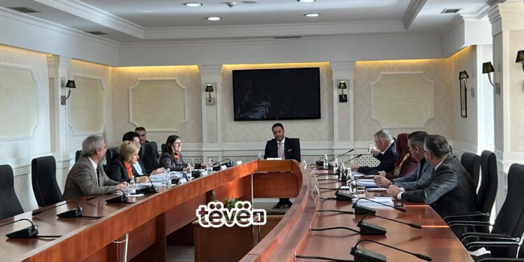 Fillon mbledhja e Kryesisë së Kuvendit, pritet të caktohet seanca e re plenare