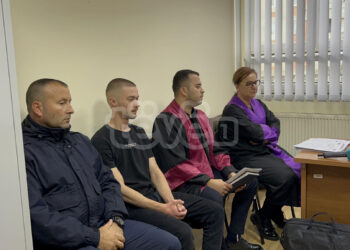 Fillon seanca fillestare ndaj të dyshuarit për vrasjen e dyfishtë në Klinë