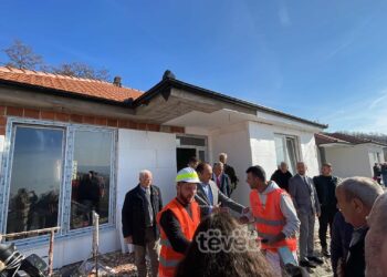 Tri familjeve në veri u dorëzohen çelësat e shtëpive
