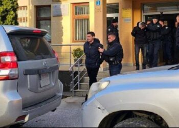 Nga një muaj paraburgim për tre malazezët për mbishkrimin “Kosova është Serbi”