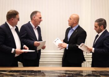 Haradinaj e Limaj dakordojnë programin zgjedhor, paga mesatare 1 mijë euro