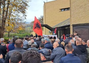 Shqiptarët protestojnë në Medvegjë kundër diskriminimit nga Serbia