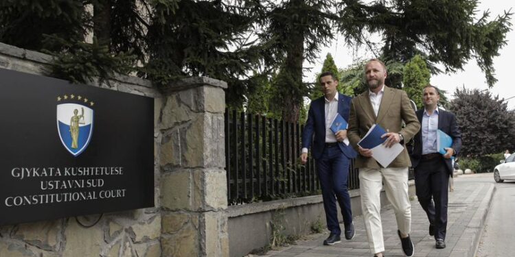 PDK dërgon në Kushtetuese ndryshimet e Ligjit për zyrtarët publikë