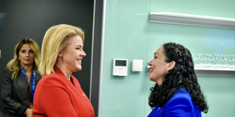 Osmani me kryeministren e Letonisë flasin për heqjen e masave ndaj Kosovës