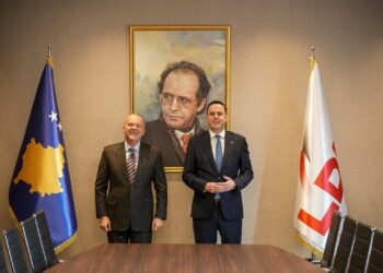 Abdixhiku dhe ambasadori i Italisë flasin për zhvillimet politike në vend