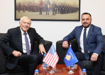 ​Maqedonci takon gjeneralin Clark, i shpreh mirënjohjen e Kosovës për ndërhyrjen e NATO-s