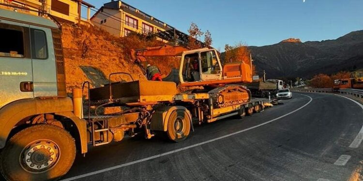 Dy aksione të ndara në Prevallë kundër degradimit të ambientit, sekuestrohen tre eskavator dhe një kamion