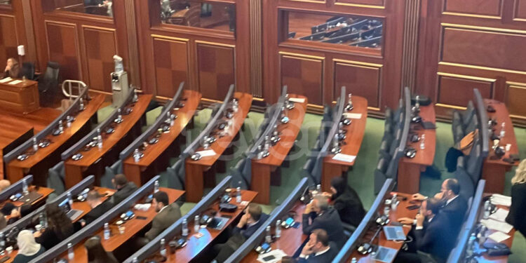 Partitë opozitare lëshojnë seancën për buxhetin