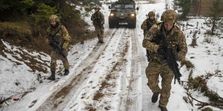 Ushtarët e KFOR-it kryejnë patrullime në Istog