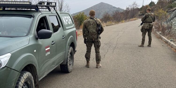 KFOR-i patrullon në malet e Zubin Potokut në veri
