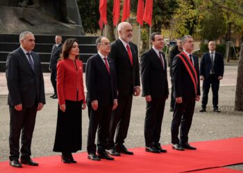 Kurti: Sot kemi më të lehtë të bëhemi bashkë, e të jemi bashkë