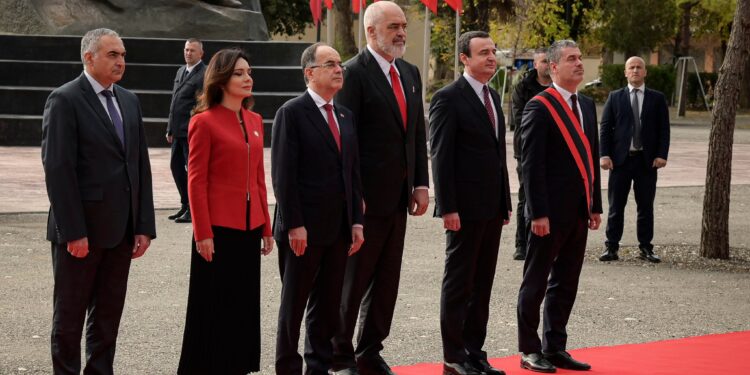 Kurti: Sot kemi më të lehtë të bëhemi bashkë, e të jemi bashkë