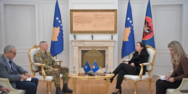 Osmani pret në takim komandatin e KFOR-it, diskutojnë për sulmin e mbrëmshëm në Zubin Potok