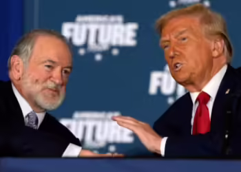 Trump zgjedh ish-guvernatorin e Arkansasit për ambasador në Izrael