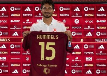 Hummelsi pritet të largohet në janar