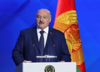 Lukashenka fal edhe 32 të burgosur politikë