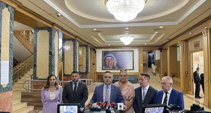 Fjalimin e Osmanit e bojkoton edhe AAK-ja