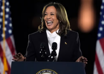 Trumpi po prin, por Harrisi ngushton diferencën