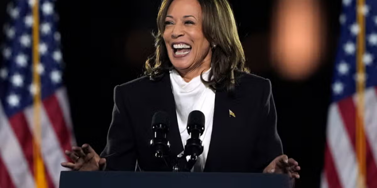 Trumpi po prin, por Harrisi ngushton diferencën