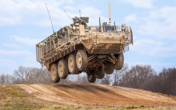 Automjetet e fuqishme amerikane Strykers drejt Ukrainës