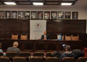 ​Rektori i UP-së ka një paralajmërim për profesorët dhe i fton studentët ta anulojnë protestën