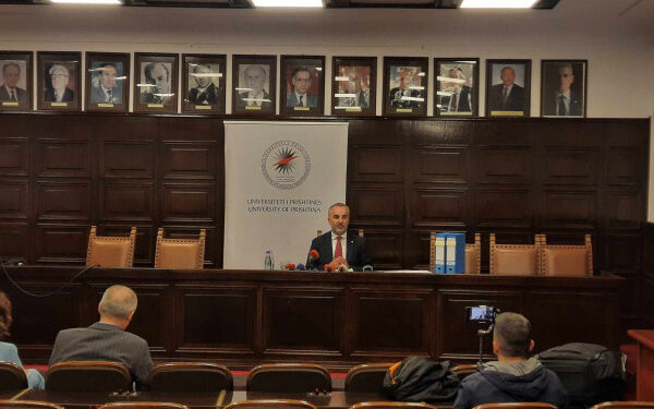 Rektori i UP-së ka një paralajmërim për profesorët dhe i fton studentët ta anulojnë protestën