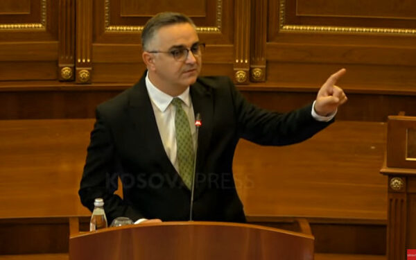 Tahiri: Qeveria kundërligjshëm po tenton të rritë pagat në sektorin publik