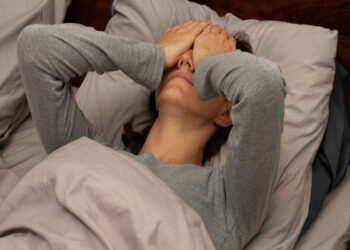 8 probleme shëndetësore që lidhen me gjumin e pamjaftueshëm