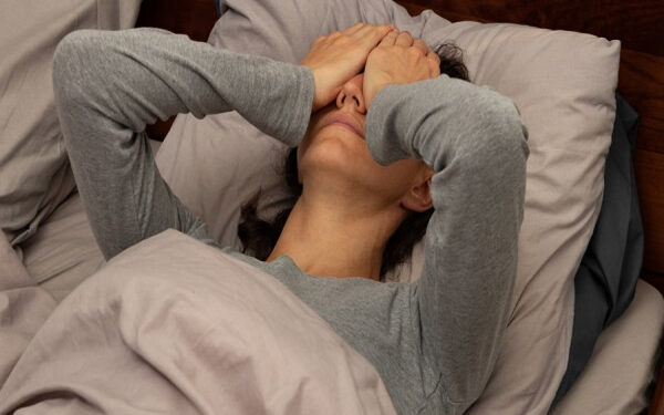 8 probleme shëndetësore që lidhen me gjumin e pamjaftueshëm