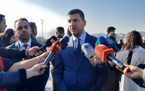 Krasniqi: 28 Nëntori na emocionon sepse nuk i kemi në mesin tonë themeluesit e UÇK-së
