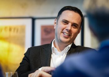 Abdixhiku mbështet vendimin e Prishtinës për ndalimin e doracakëve të Edukatës Seksuale