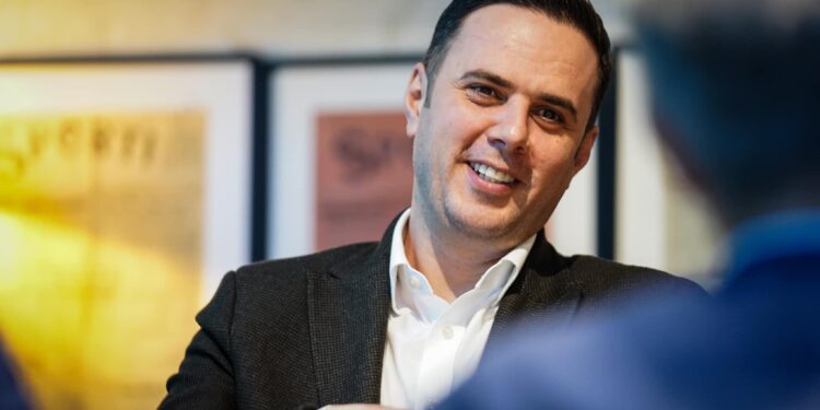 Abdixhiku mbështet vendimin e Prishtinës për ndalimin e doracakëve të Edukatës Seksuale