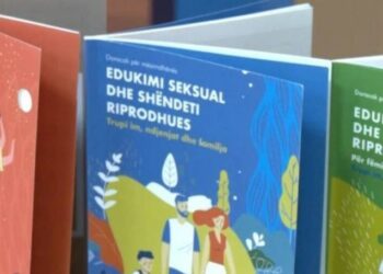 Pas Prishtinës, edhe Skenderaj dhe Fushë-Kosova ndalojnë përdorimin e doracakëve për edukim seksual