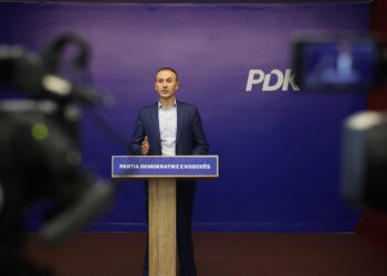 PDK-ja kërkon shkarkimin e Pacollit dhe Pecit pas skandalit të grantit prej 100 mijë eurove