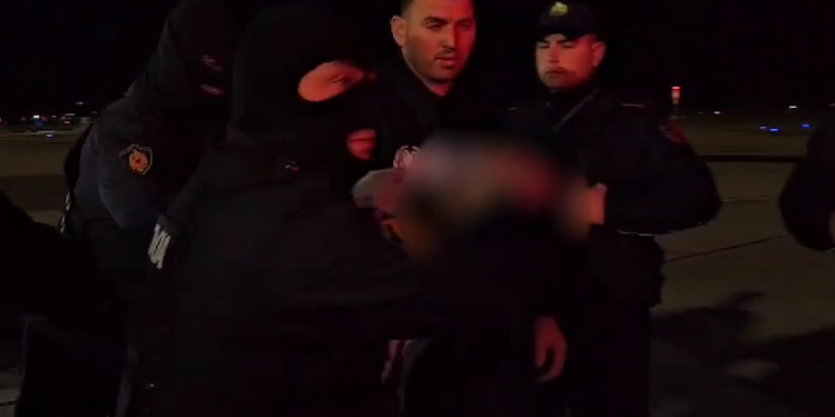 Organizoi planin për vrasjen e dy  personave në Vlorë, ekstradohet 47-vjeçari