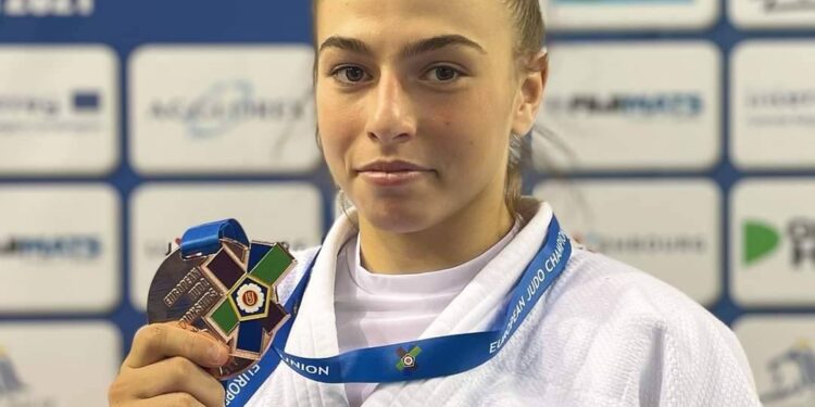 Erza fituese e medalje së bronztë evropiane