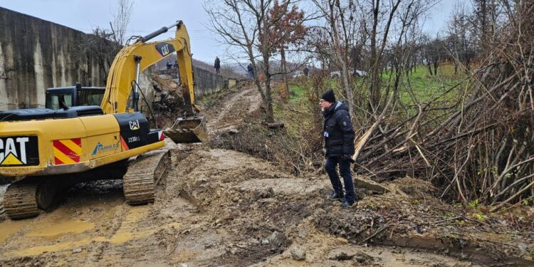 Shefi i EULEX-it viziton Zubin Potokun, e quan të papranueshëm sulmin në Ibër-Lepenc