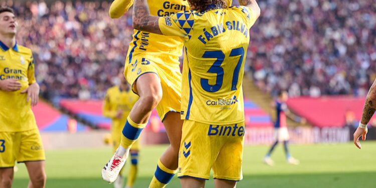 Barcelona tronditet nga Las Palmas, rrezikon vendin e parë