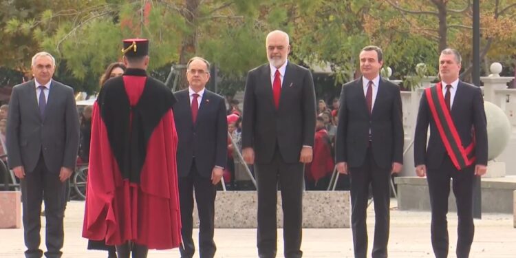Kurti në ceremoninë e ngritjes së flamurit me rastin e 112 vjetorit të Pavarësisë