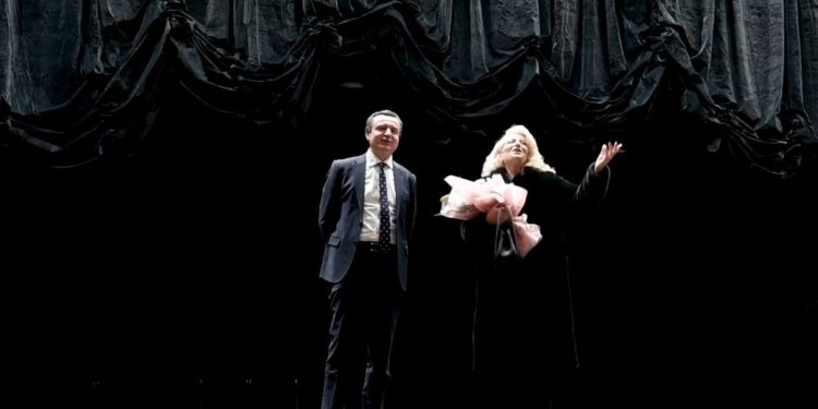 Kurti këndon “Mora fjalë”, bashkë me këngëtaren Shkurte Fejza