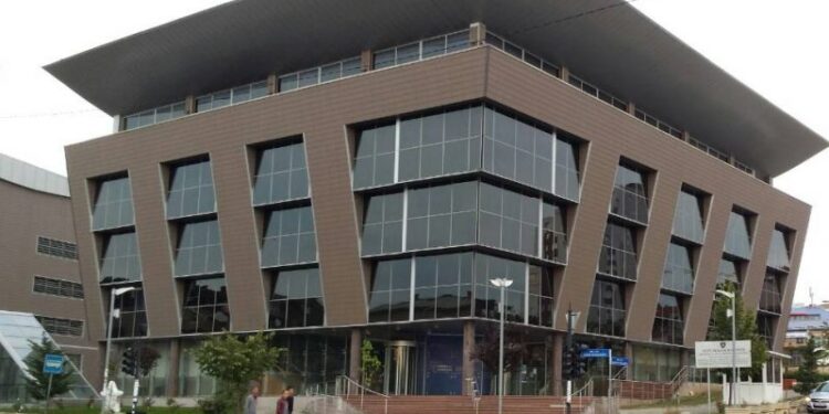 MAShT vendos t’i rishikojë doracakët për edukimin seksual