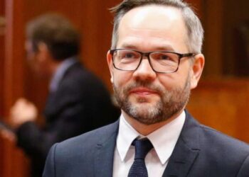 Roth: Nëse pas sulmit në Zubin Potok qëndron Serbia, BE-ja duhet t’i jap fund negociatave me të