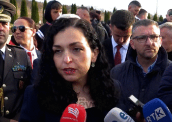 Krerët e shtetit vizitojnë Prekazin – Osmani thotë se do ta mbrojmë në mënyrë të pakompomis Pavarësinë e Kosovës