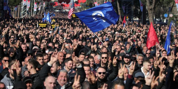 Opozita proteston sot